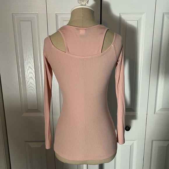 Moda international cold shoulder beautiful top 💗 - Picture 13 of 14